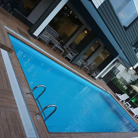 Ramona 3*