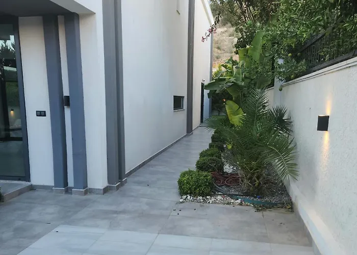 Ramona Lara Hotel